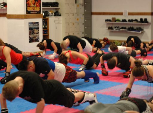 Das allgemeine Fitnesstraining ist im Thaiboxen sehr wichtig. Deswegen gehört in jede Trainingseinheit ein intensiver Fitness-Block.